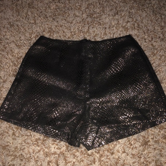 Jack by BB DAKOTA snakeskin shorts - Picture 3 of 6